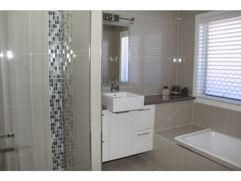 15 Riverside Dr, Tannum Sands QLD 4680