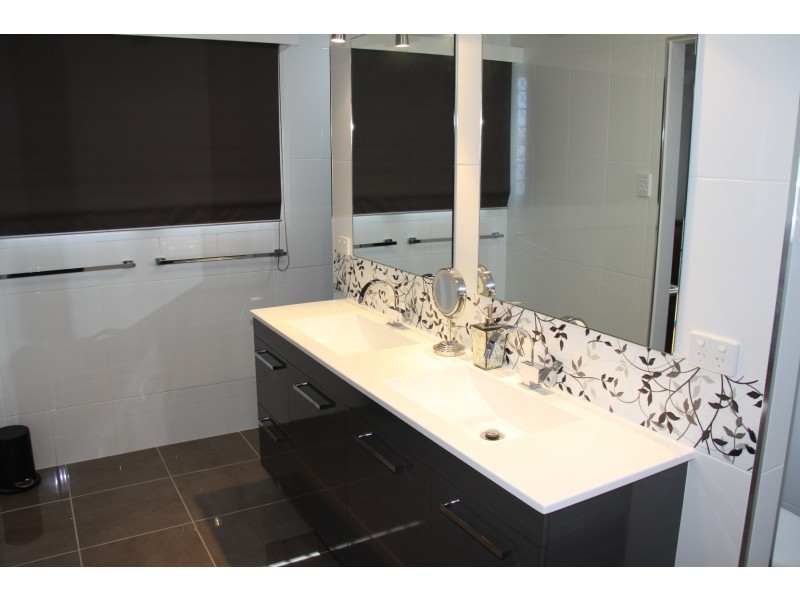 15 Riverside Dr, Tannum Sands QLD 4680