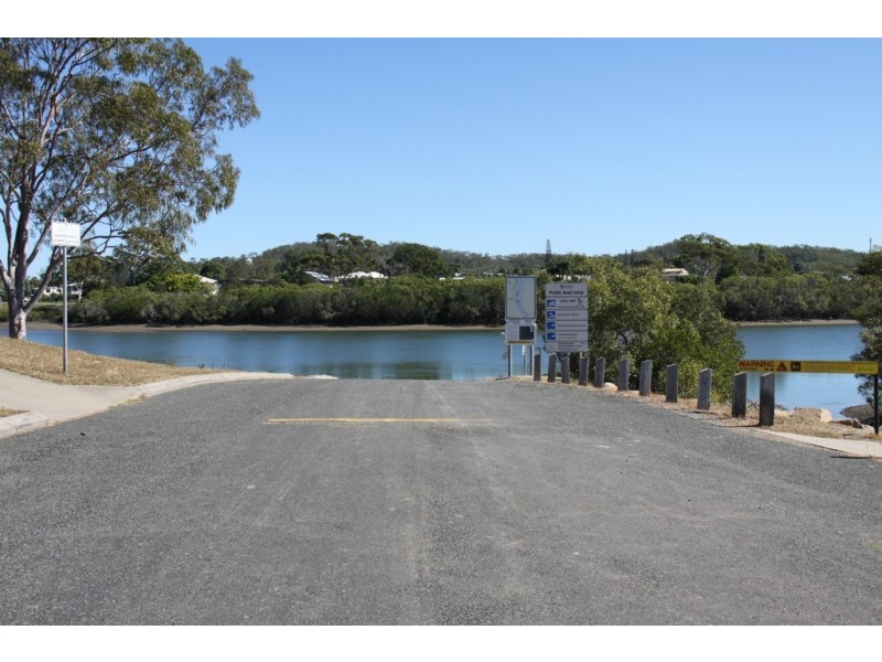 15 Riverside Dr, Tannum Sands QLD 4680