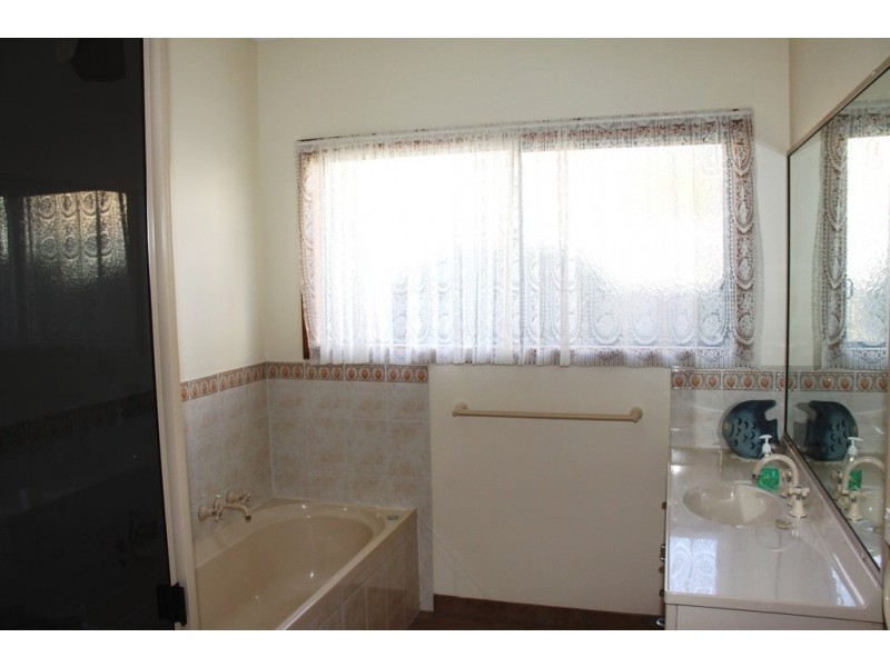 6 Amanda Court, Tannum Sands QLD 4680