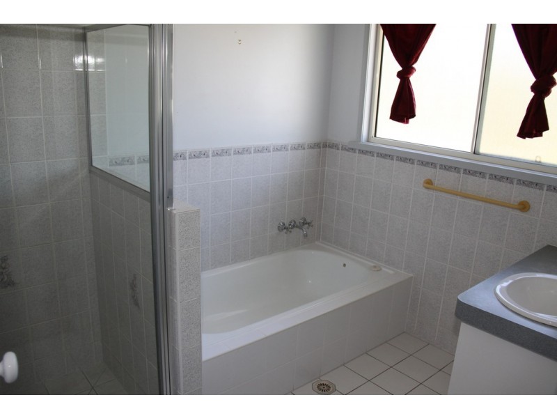 7 Wattora close, Boyne Island QLD 4680