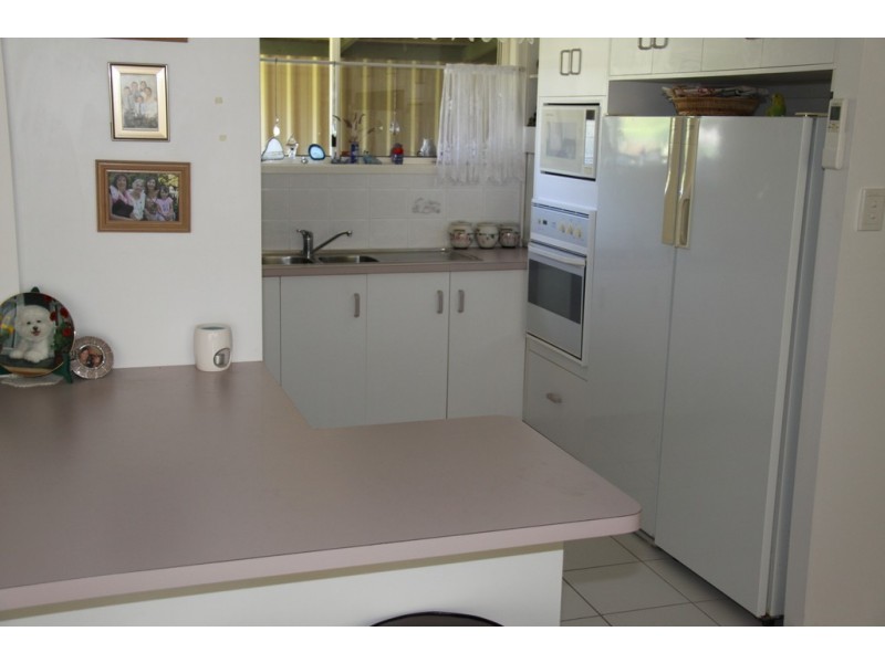 24 Curtis ave, Boyne Island QLD 4680