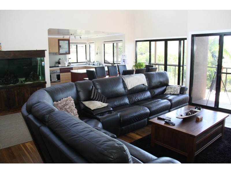 4 Sayre cr, Boyne Island QLD 4680