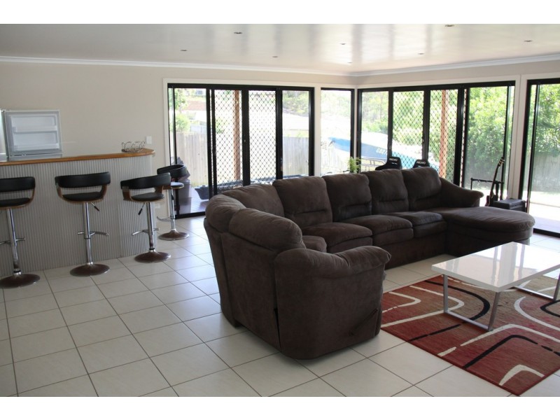 4 Sayre cr, Boyne Island QLD 4680