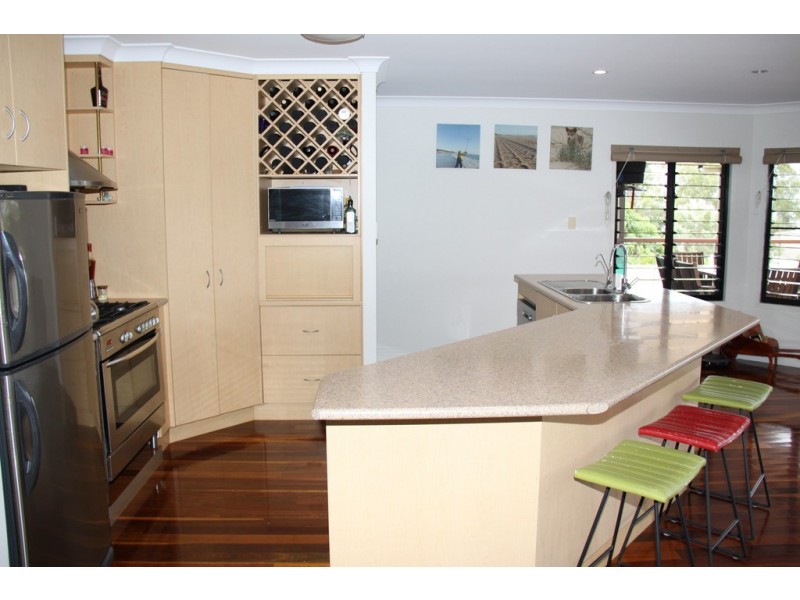 10 Tasman ct, Boyne Island QLD 4680