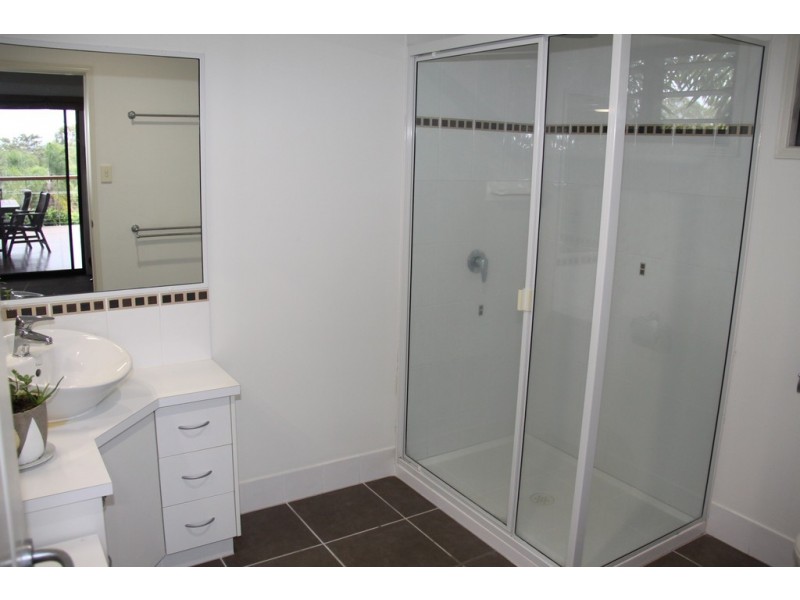10 Tasman ct, Boyne Island QLD 4680
