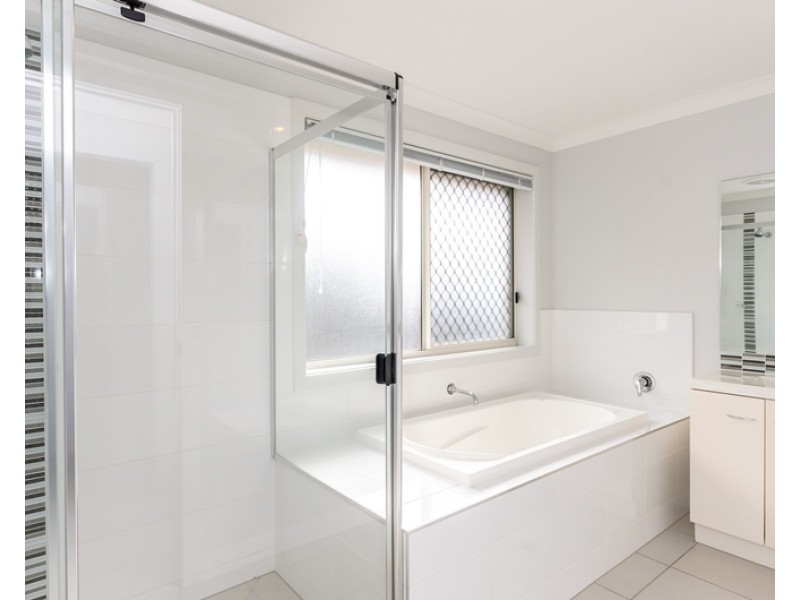 50 Iris Road, Kirkwood QLD 4680