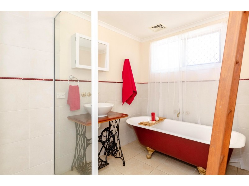 7 Tasman Court, Boyne Island QLD 4680