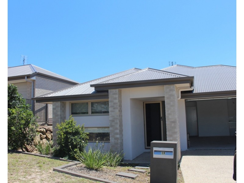 19 Jardine Street, Boyne Island QLD 4680