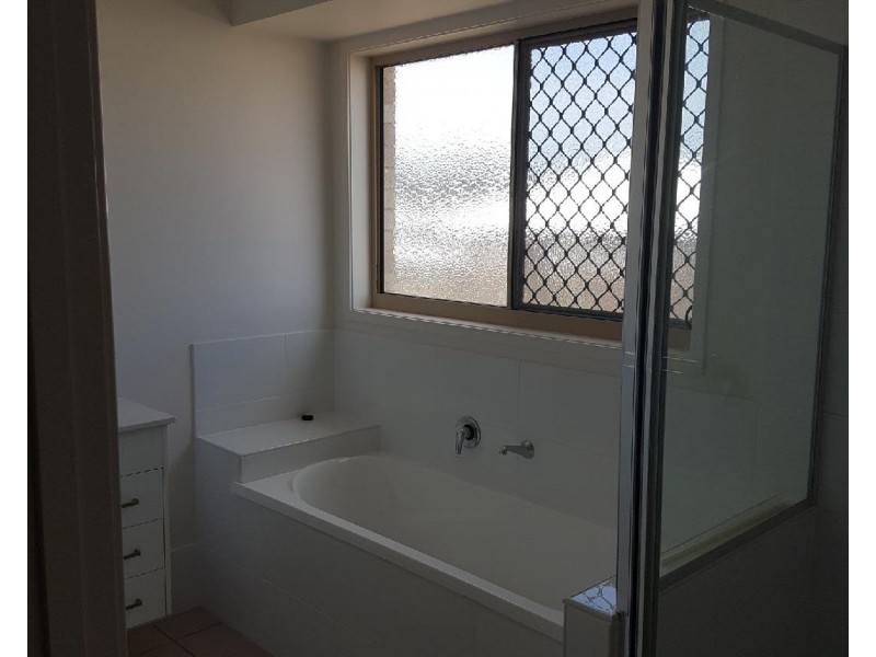 19 Jardine Street, Boyne Island QLD 4680