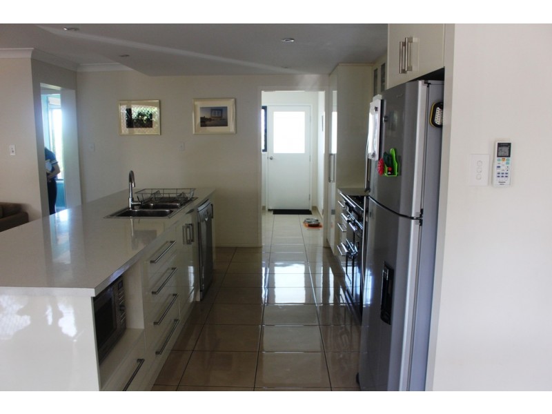 19 Lenthall Court, Boyne Island QLD 4680