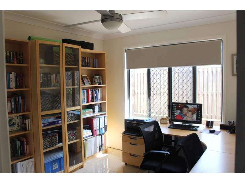 19 Lenthall Court, Boyne Island QLD 4680