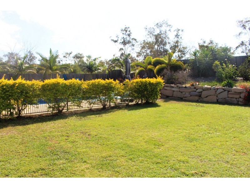 19 Lenthall Court, Boyne Island QLD 4680