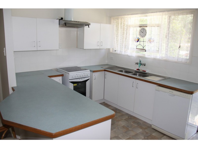 24 Alkina Ave, Boyne Island QLD 4680