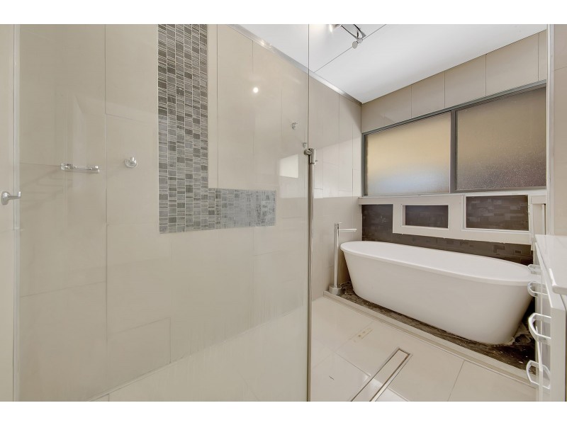 9 Alexander Street, Boyne Island QLD 4680