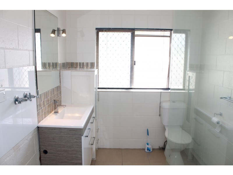 1/4 Arthur Street, Boyne Island QLD 4680