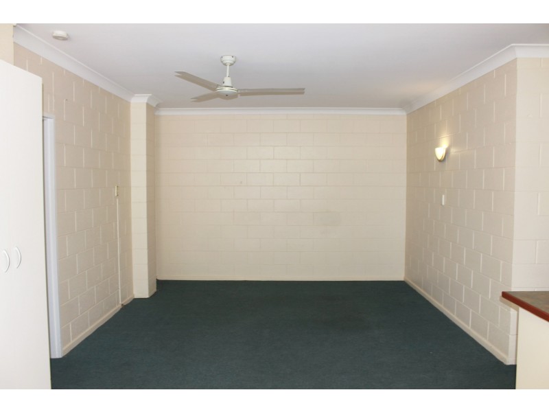 1/4 Arthur Street, Boyne Island QLD 4680