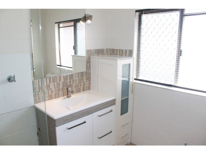 1/4 Arthur Street, Boyne Island QLD 4680