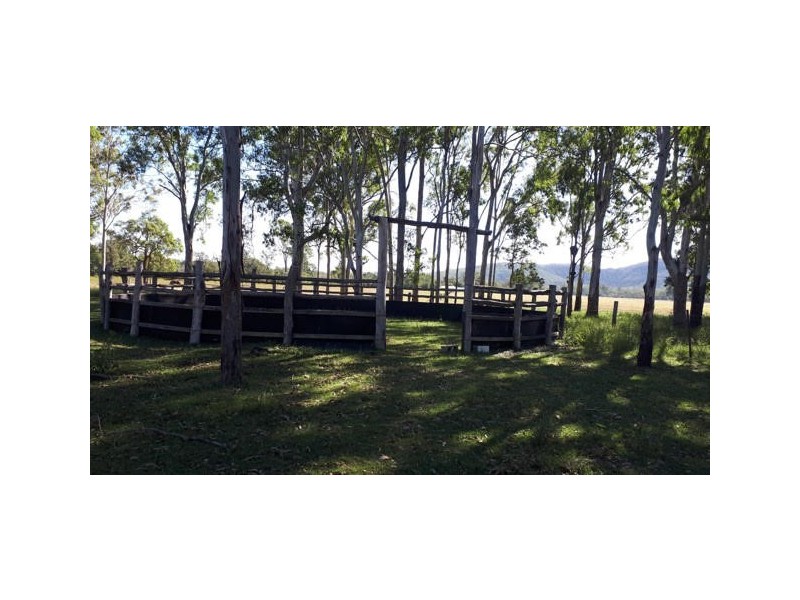 425 Randles Road, Bororen QLD 4678