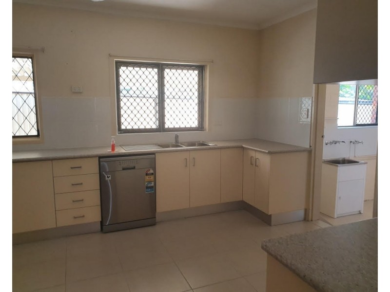 1 Swains Court, Boyne Island QLD 4680