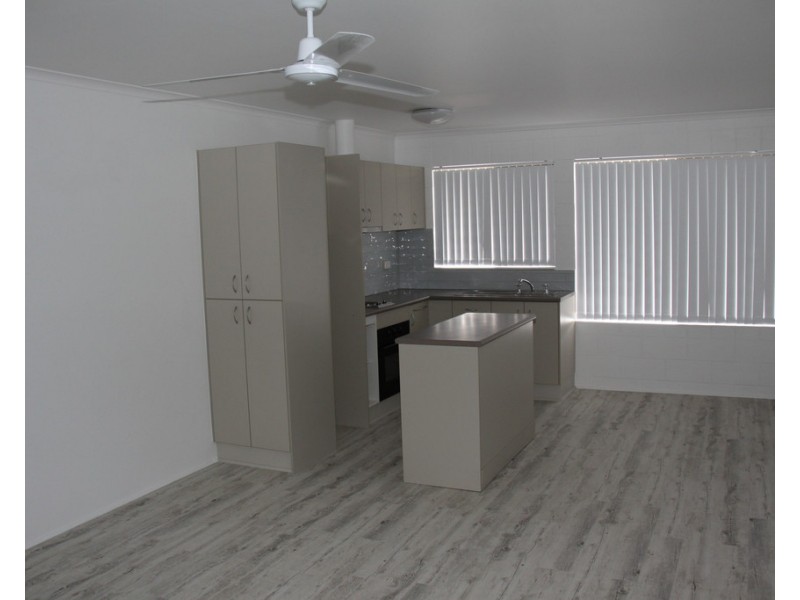 4/4 Arthur Street, Boyne Island QLD 4680