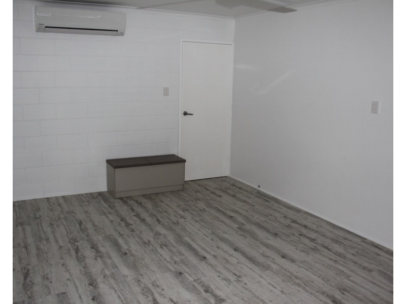 4/4 Arthur Street, Boyne Island QLD 4680