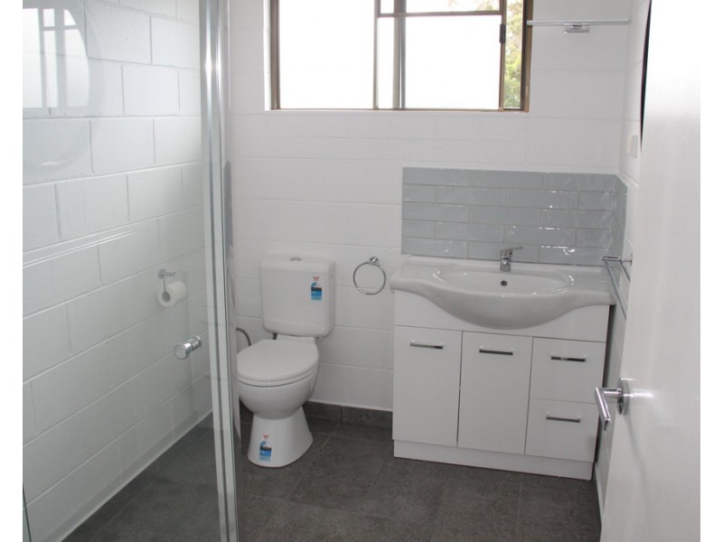 4/4 Arthur Street, Boyne Island QLD 4680