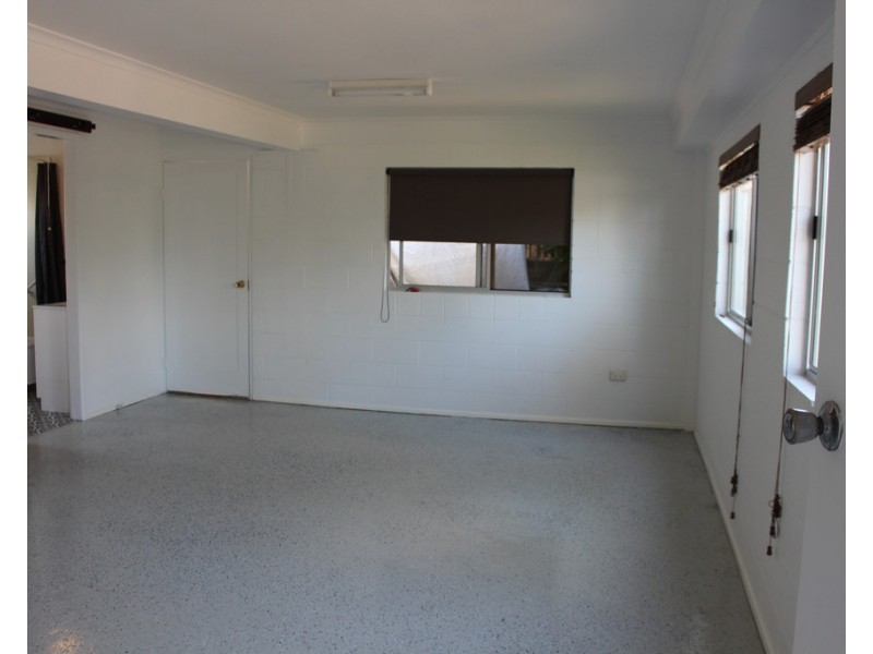 25 Katandra Street, Boyne Island QLD 4680