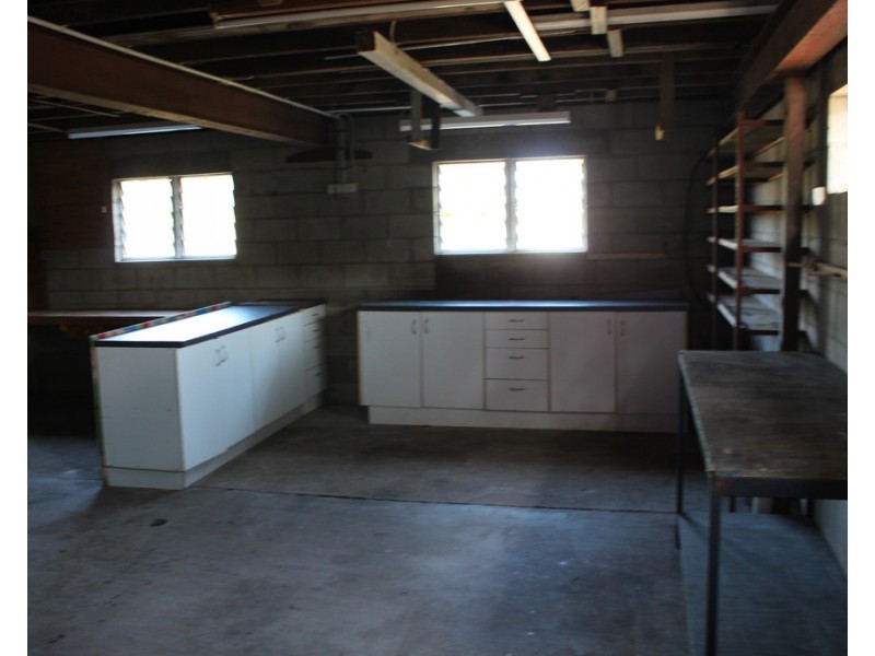 25 Katandra Street, Boyne Island QLD 4680