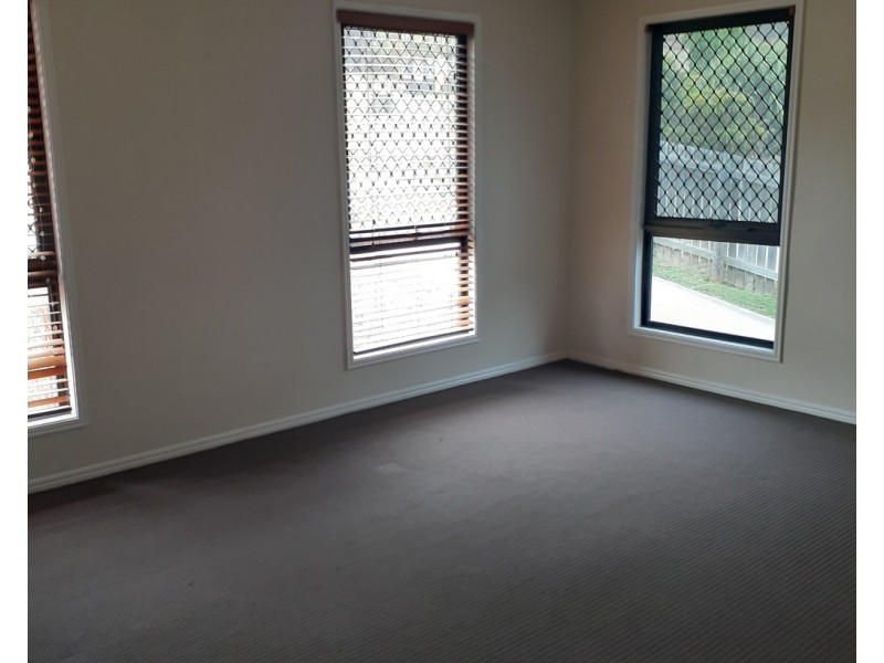 4 Bauhinia Street, Boyne Island QLD 4680