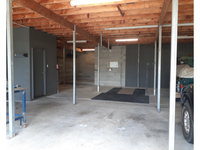 4 Bauhinia Street, Boyne Island QLD 4680