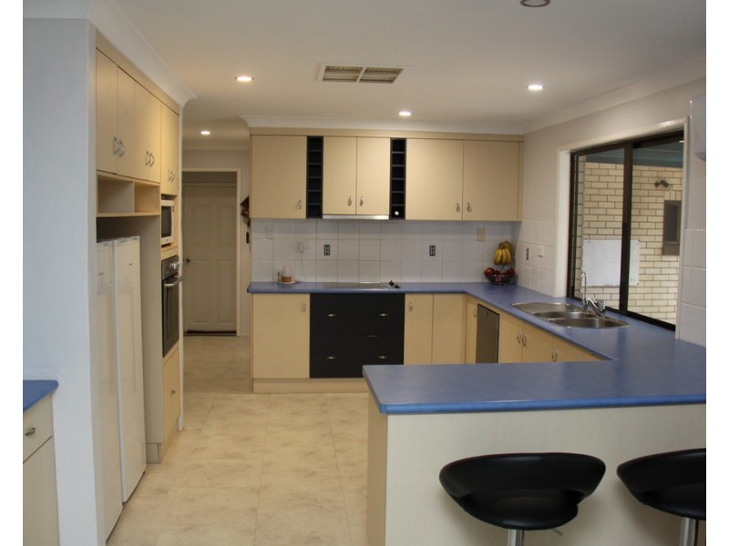 32 Helen Cresent, Wurdong Heights QLD 4680