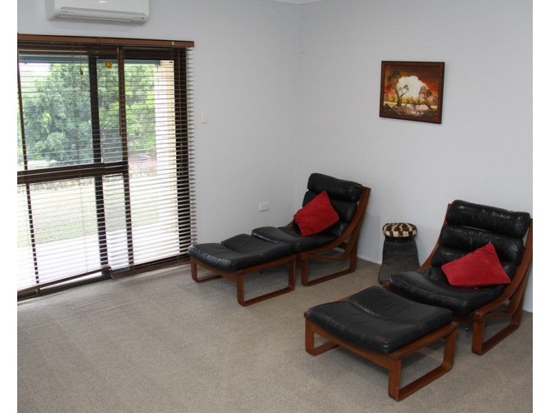 32 Helen Cresent, Wurdong Heights QLD 4680