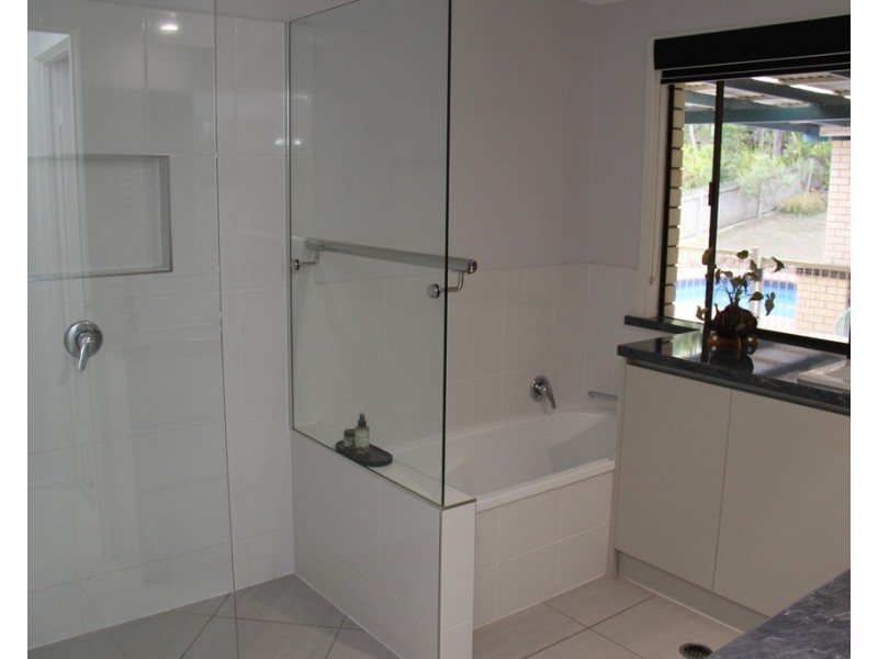 32 Helen Cresent, Wurdong Heights QLD 4680