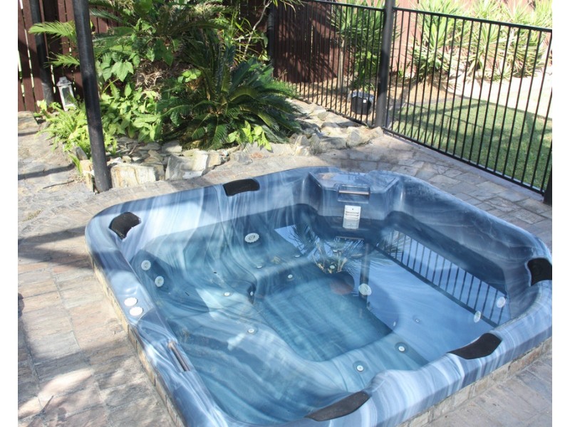 3 Kirrang Place, Boyne Island QLD 4680