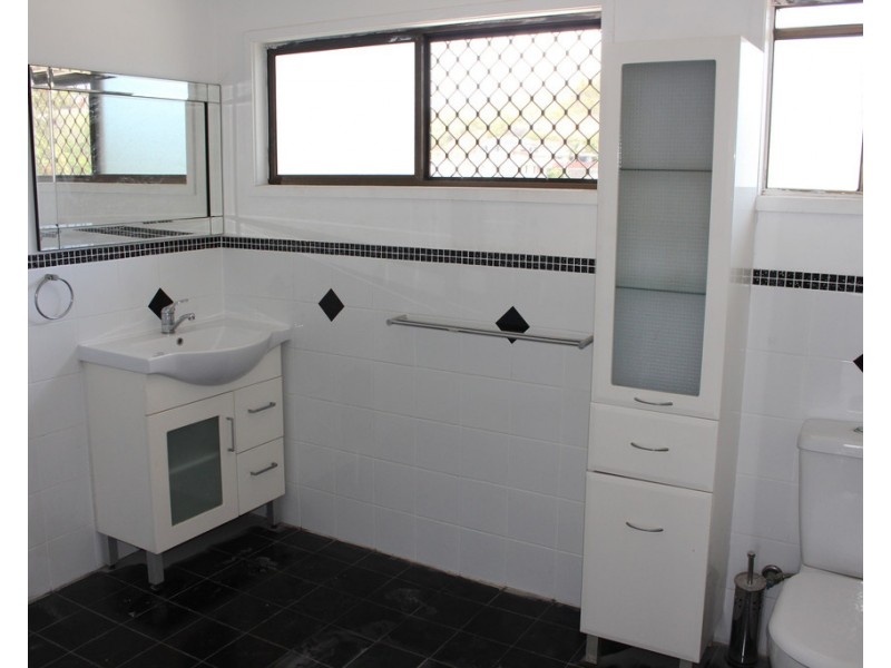 9 Marina Avenue, Boyne Island QLD 4680