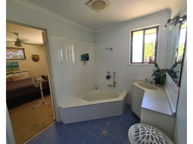 8 Chapple Court, Boyne Island QLD 4680