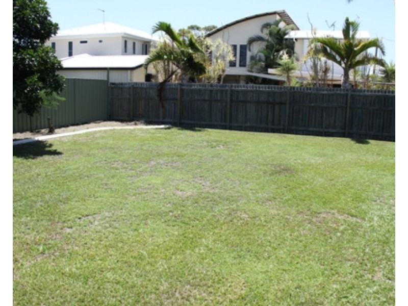 8 Alexander Street, Boyne Island QLD 4680