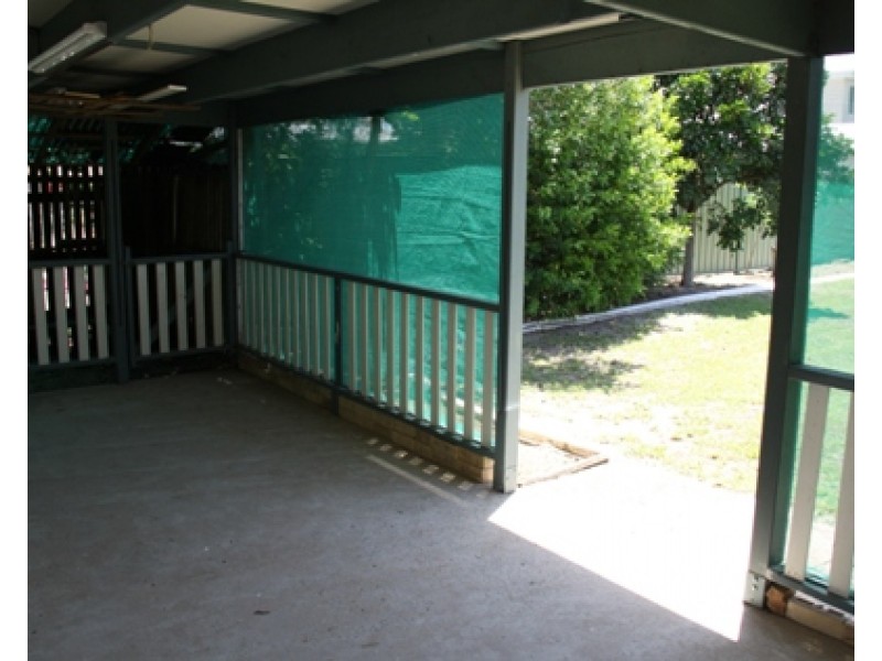 8 Alexander Street, Boyne Island QLD 4680