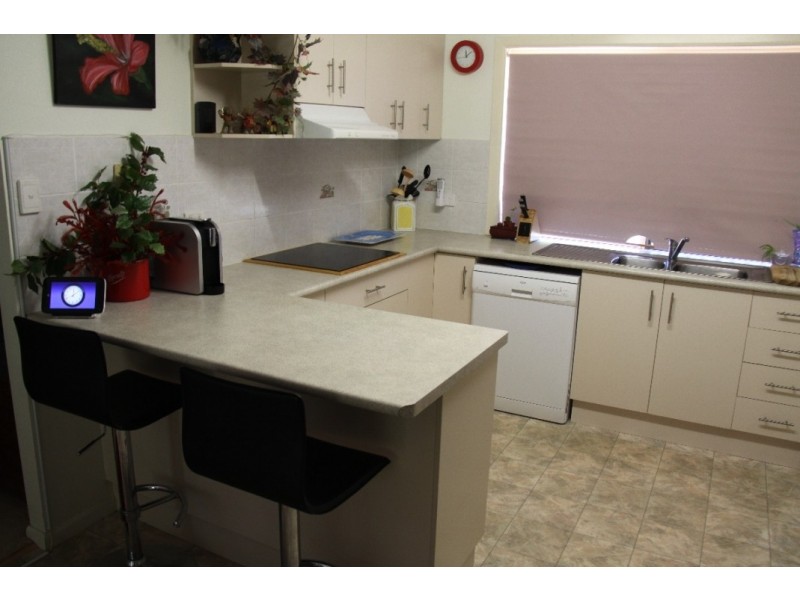 8 Silverton Drive, Tannum Sands QLD 4680