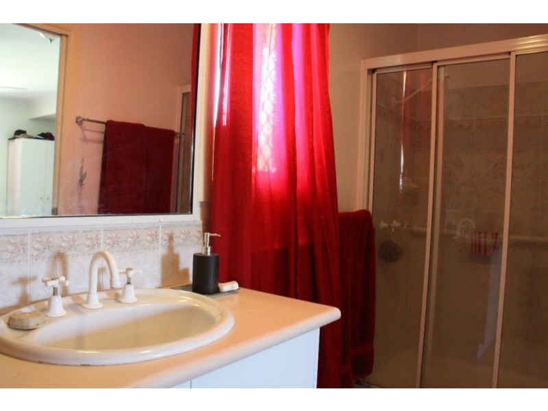 8 Silverton Drive, Tannum Sands QLD 4680