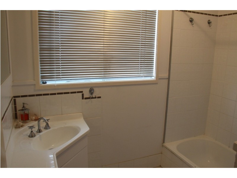 10 Sayre Crescent, Boyne Island QLD 4680