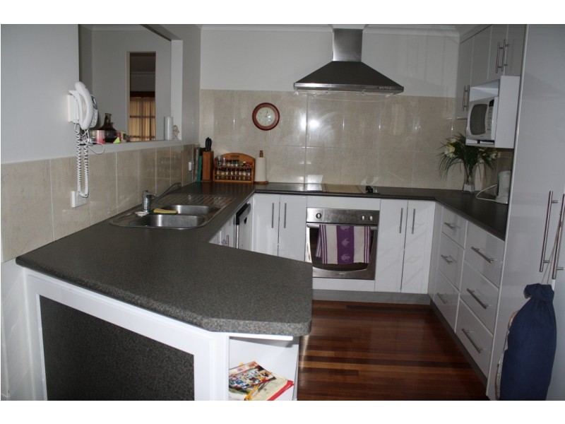 9 LIGHTHOUSE DR, Boyne Island QLD 4680