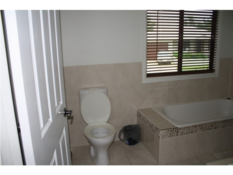 9 LIGHTHOUSE DR, Boyne Island QLD 4680