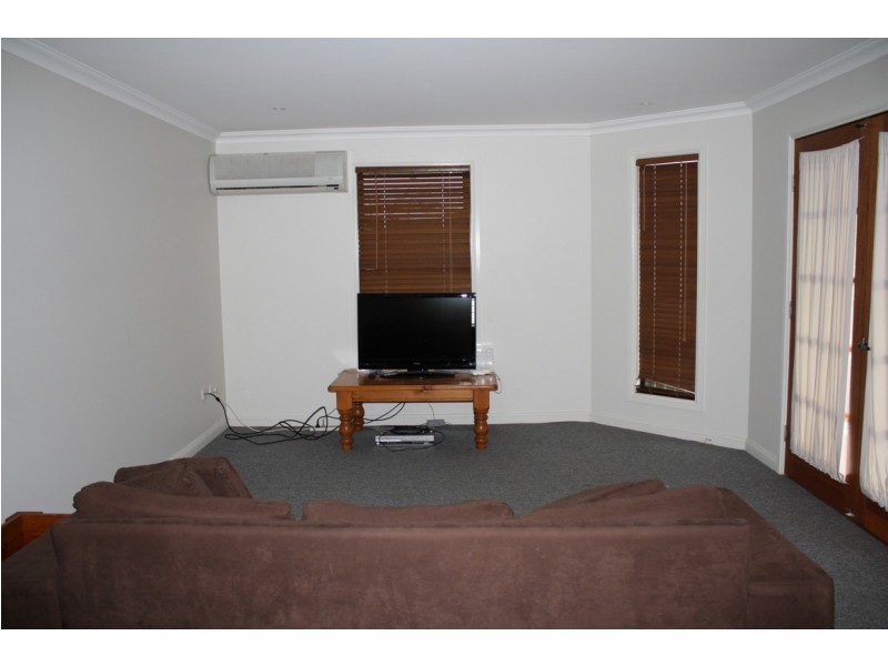 9 LIGHTHOUSE DR, Boyne Island QLD 4680