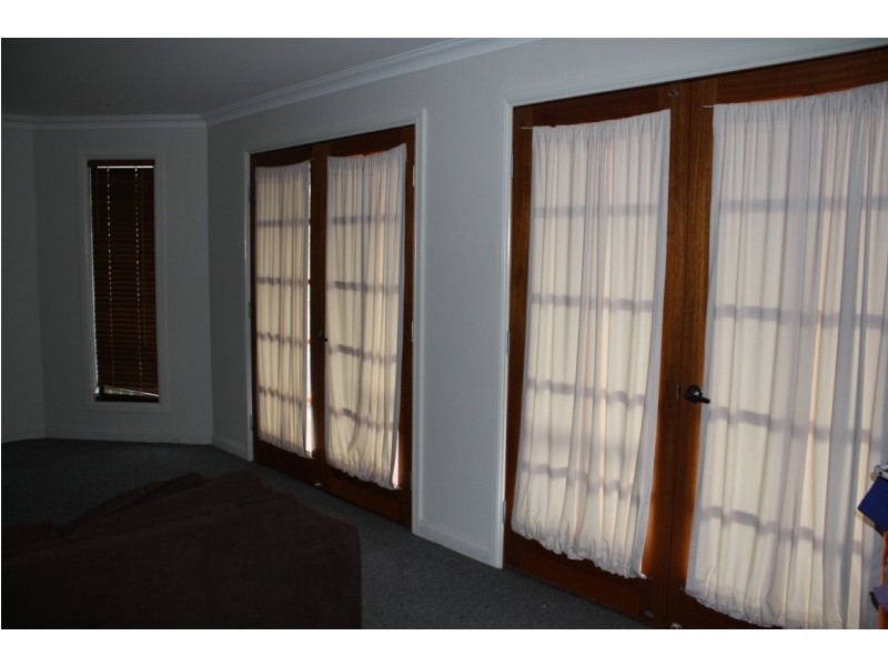 9 LIGHTHOUSE DR, Boyne Island QLD 4680