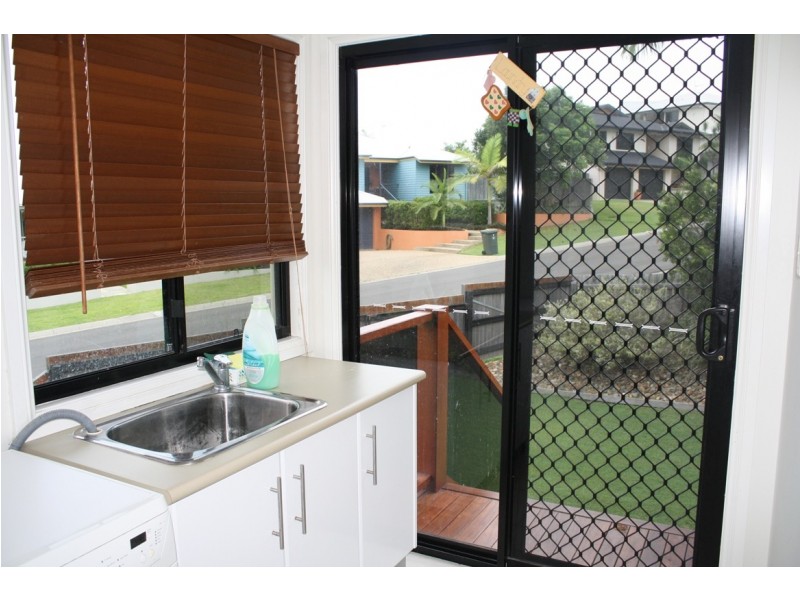 9 LIGHTHOUSE DR, Boyne Island QLD 4680