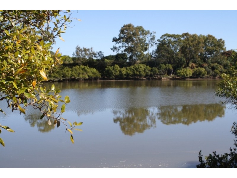 100 Handley Drive, Boyne Island QLD 4680