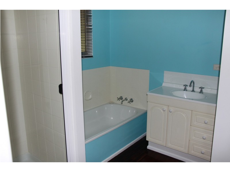 4 Buckley Ct, Tannum Sands QLD 4680