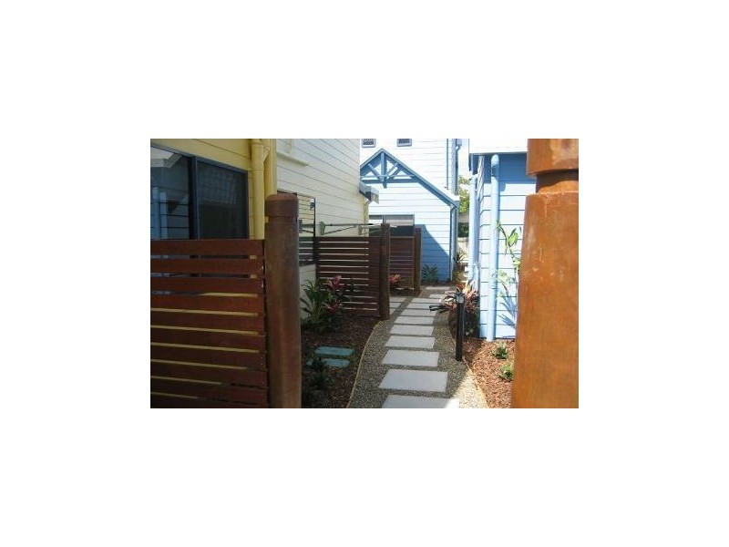 Unit 4, 9 Orana Ave, Boyne Island QLD 4680